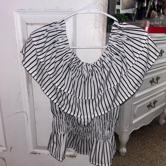 Tops - Off the shoulder top